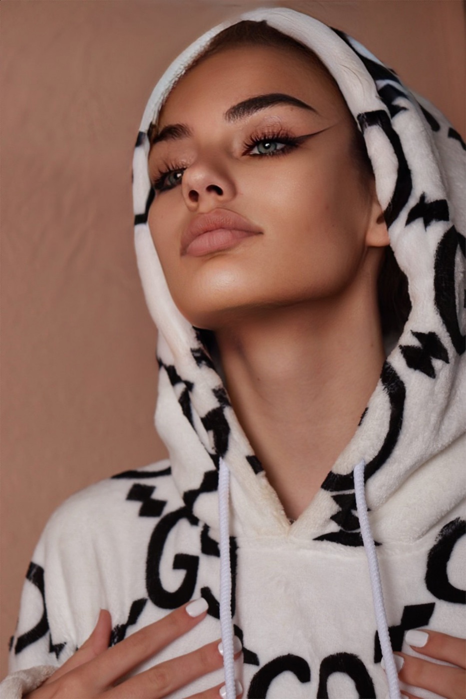 House of Hyde — makeup12